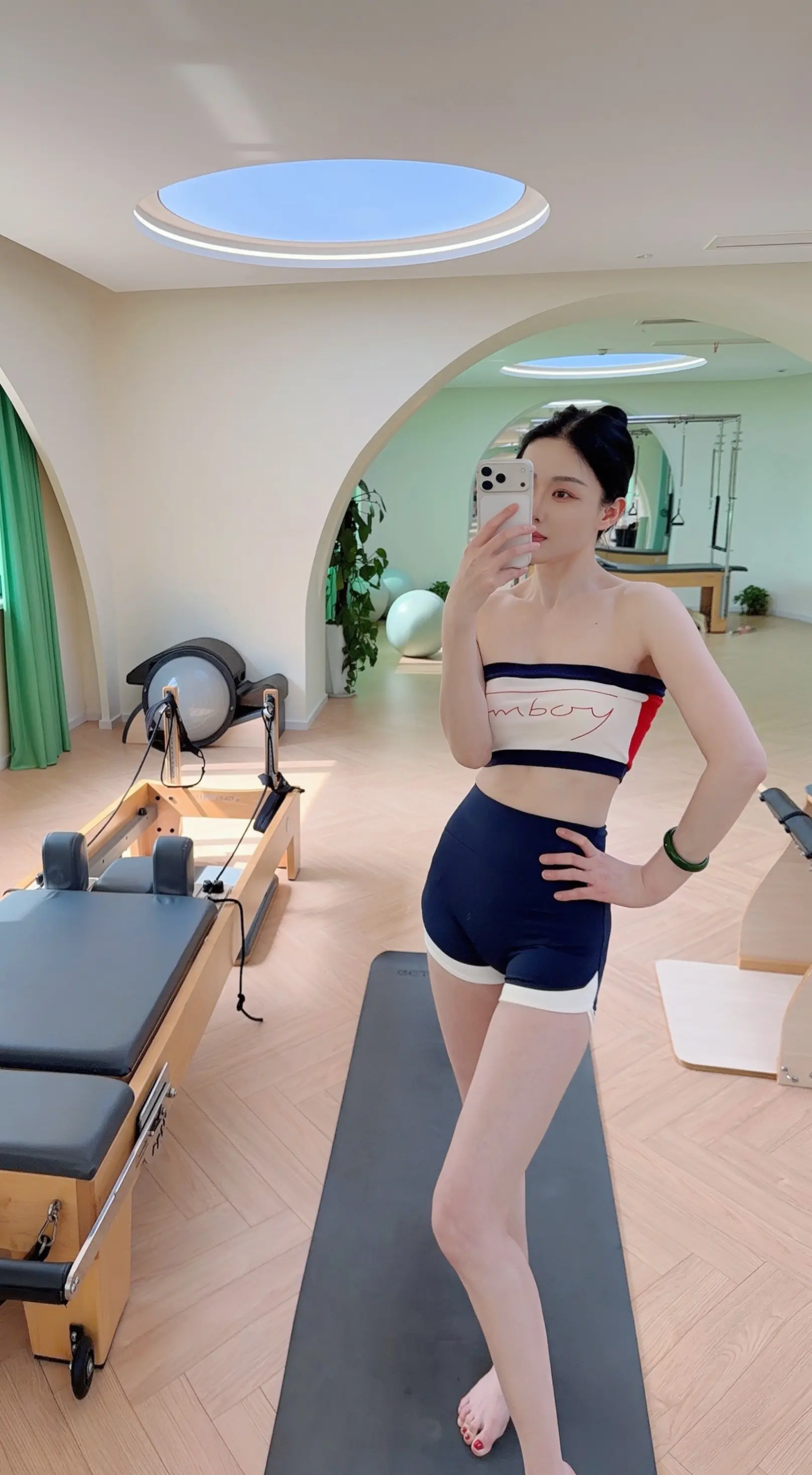 女人最好的核心价值就是投资自己，身材，样貌，气质，修养，做个自律的女孩...