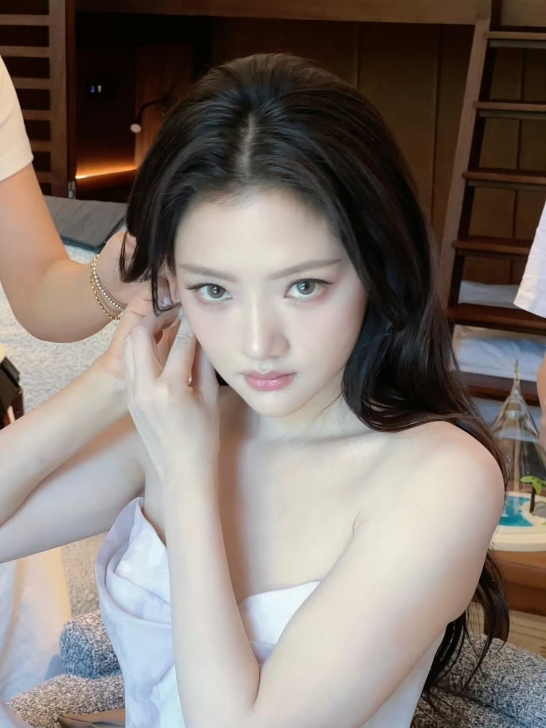 任敏时尚风格之夜妆造live生图直出来了，今天好美的小敏，妆造好好看，期待正式的