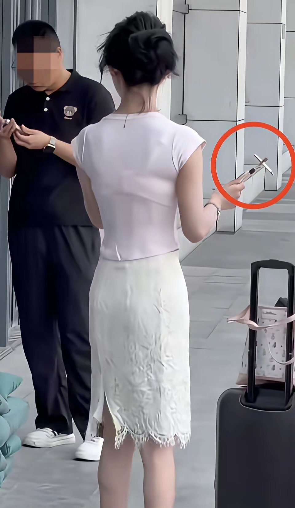 抽烟都有专用的夹子了？还是第一次见