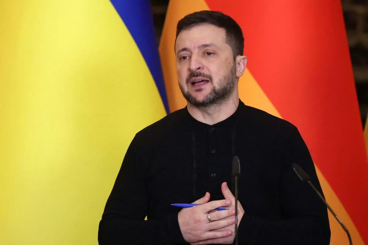 #泽连斯基称美国老是要乌克兰让步##乌总统承认感受到来自特朗普的压力#【泽连斯基