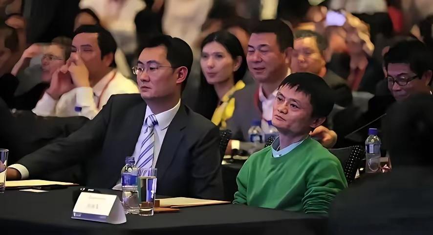 腾讯和阿里，市值差了1.6万亿港元。六年前所有人都在赌谁先摸到1万亿美元。六年后