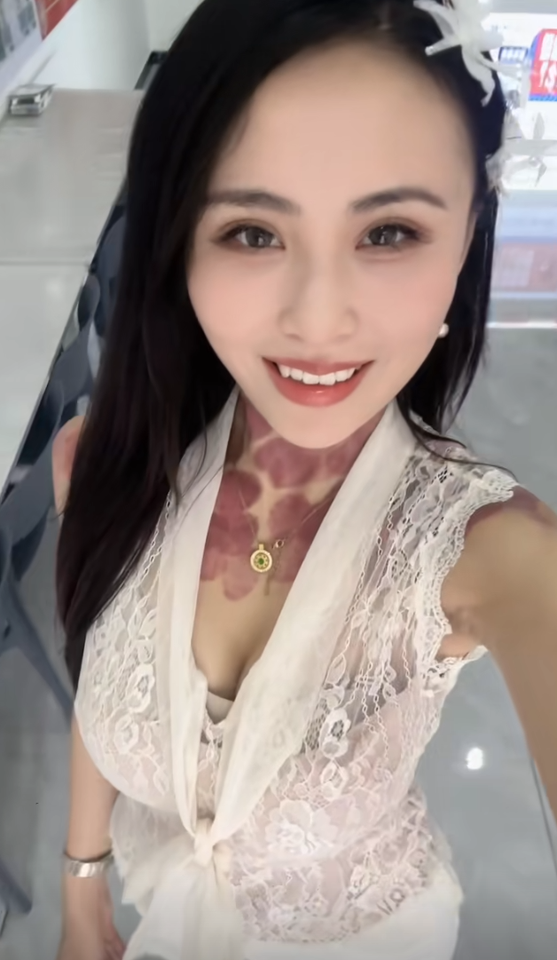 草莓印怕回去被发现，所以特意去拔了个罐
