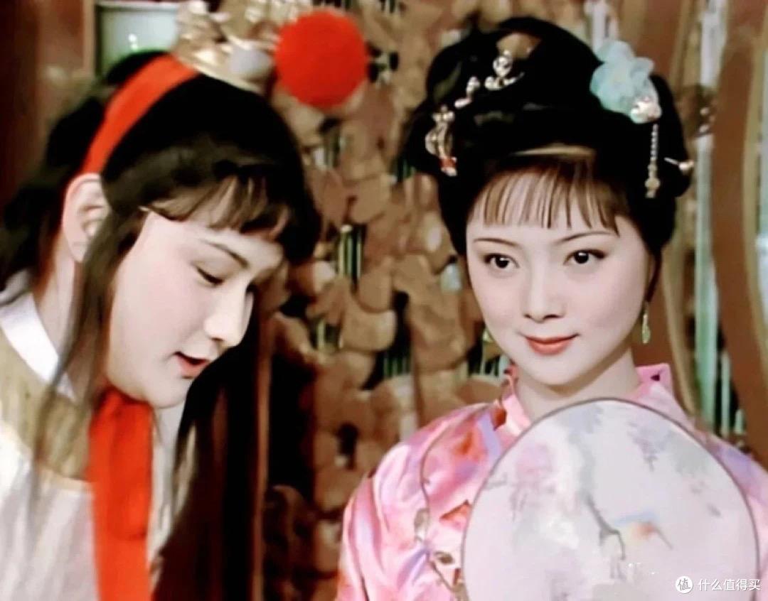 薛宝钗为什么会被贾宝玉抛弃?说贾宝玉抛弃了薛宝钗，这个说法不对，贾宝玉本来就不愿