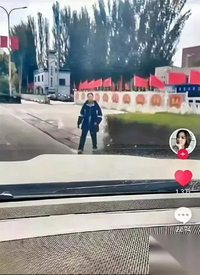 新疆妈妈的做法，看哭了！女儿请假就俩字——想睡两小时。换别的家长可能