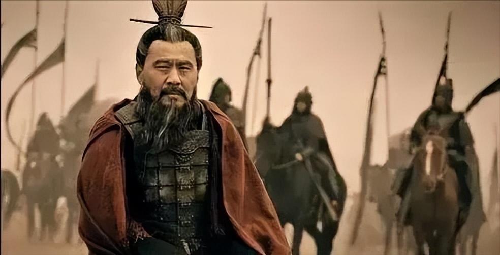 208年，曹操做主将35岁的蔡文姬，许配给22岁的董祀。新婚夜，看着这个已经生过