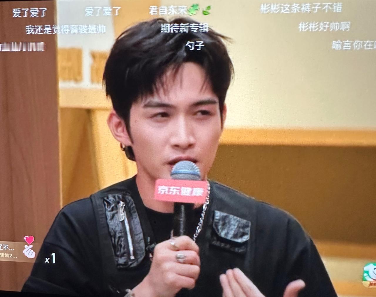 张彬彬自曝12天前才决定参赛，看来披哥嘉宾真的不好凑。我对这个哥哥不大了解。