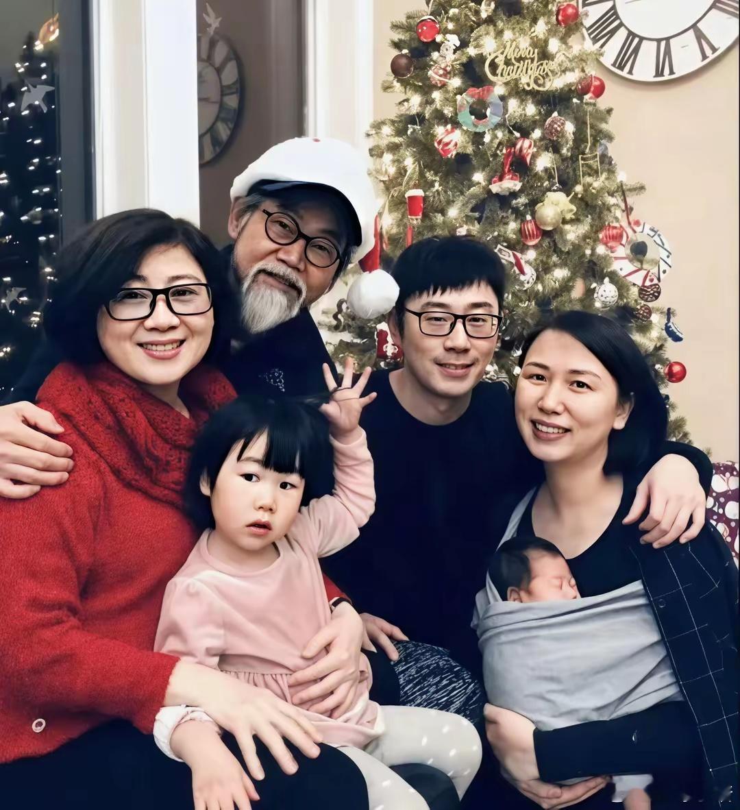 72岁元华带孙女上舞蹈课，打扮时尚状态好，移居加拿大后生活幸福​​​
