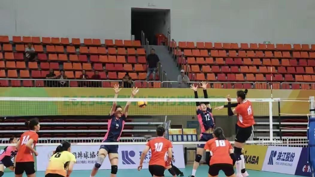 在国内U19女排锦标赛决赛上，本以为是势均力敌的上海U19和江苏U19之战，却成