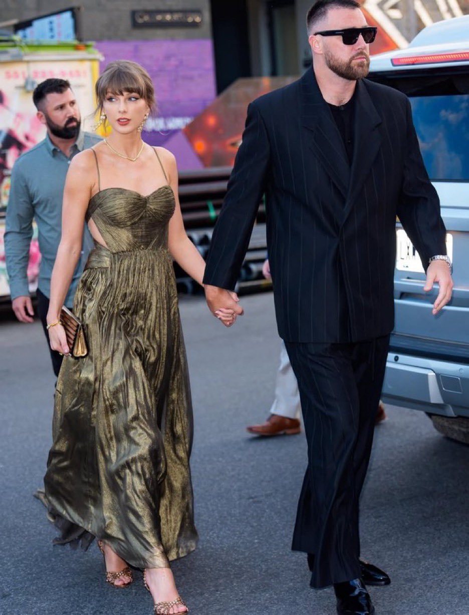 霉霉婚礼场外垃圾25美元卖光TaylorSwift在复制粘贴的时代，你是手写的