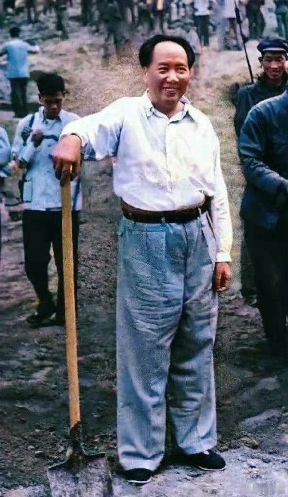 毛主席曾指出:因为我们是为人民服务的，所以，我们如果有缺点，就不怕别人批评指出