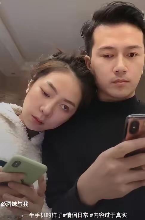 某女人发圈炫耀说：我老公每天晚上都要抱着我睡觉，结果有人在她评论区写道：傻婆娘，