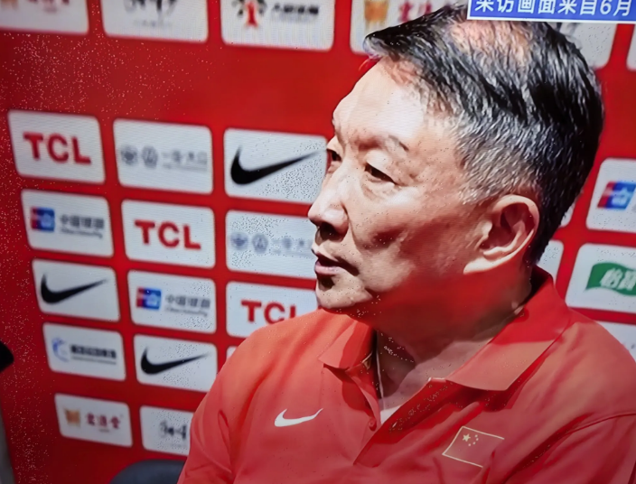我算是服了！网络上一些人不知出于什么目的，一个劲的攻击抹黑谩骂宫鲁鸣指导！一