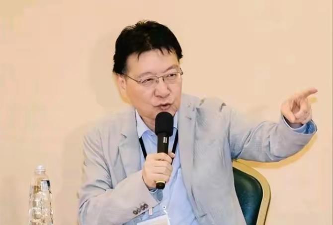 陈凤馨打脸赵少康！陈凤馨这次说出许多人想说的话，陈凤馨说，赵少康的节目应该是蓝营