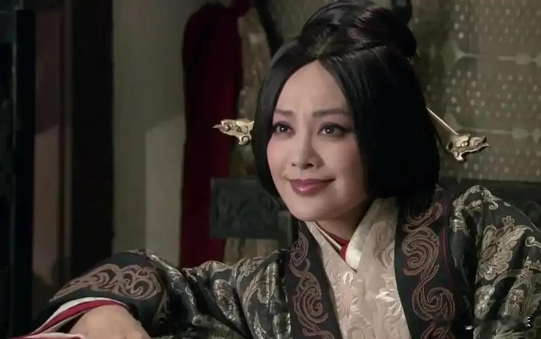 西晋的石崇有个侍妾名叫翾凤，是他从胡地买来的。那时这个女孩只有十岁，就把她留在家