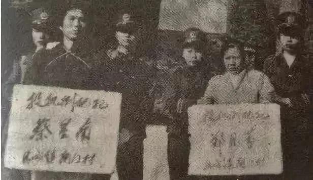 1979年投机倒把罪，倒卖布票粮票的人被公开处理，直到1997年投机罪才逐渐被废