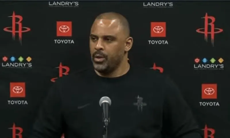 NBA常规赛，火箭客场124-132不敌公牛。火箭队主教练艾米-乌度卡接受了