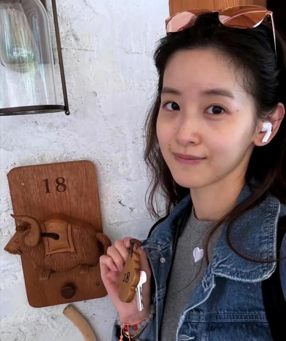 刘强东老婆章泽天，这是真不拿网友当外人呀！[捂脸哭]5月9日，一大早，章泽天上了
