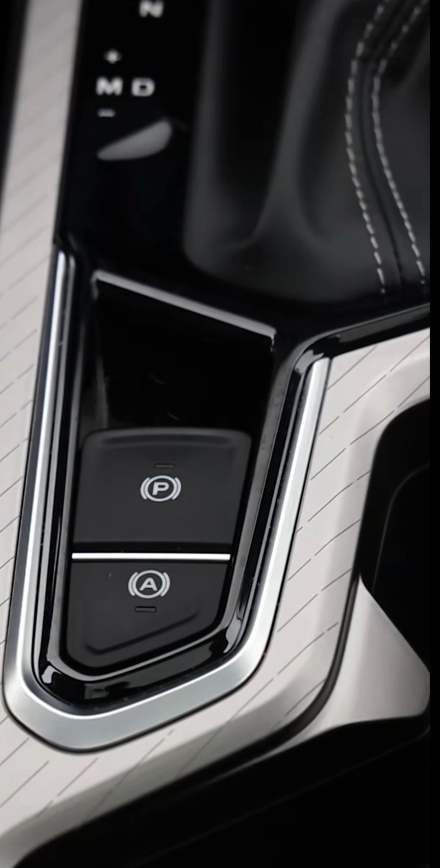 自动驻车真好用那必须是自动驻车，之前根本不知道是什么意思。买了车之后发现，等红