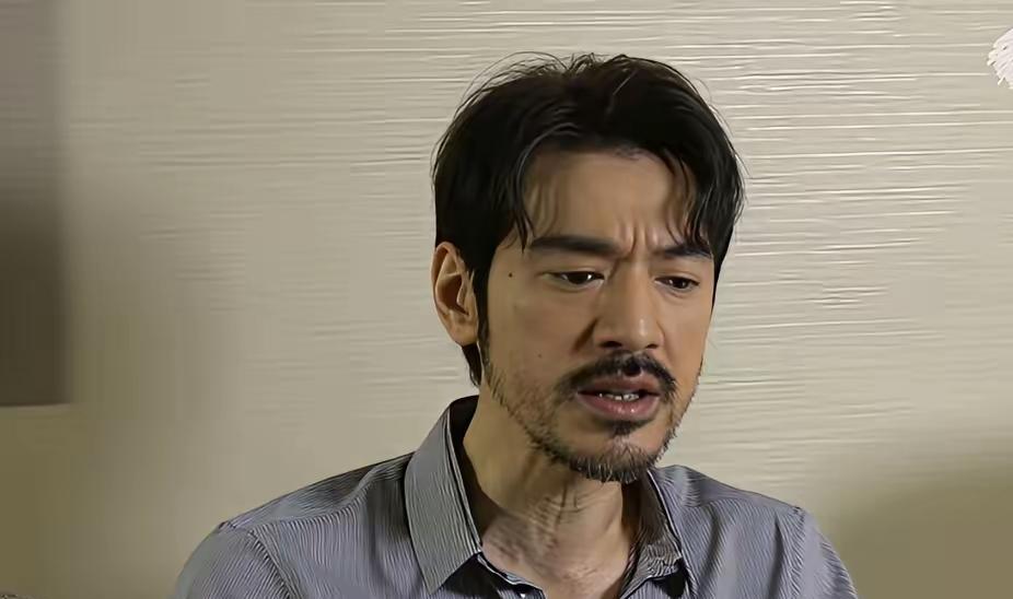 金城武没说话，但银幕亮了。《风林火山》票房没炸，可有人为他等了八年。坂本龙一