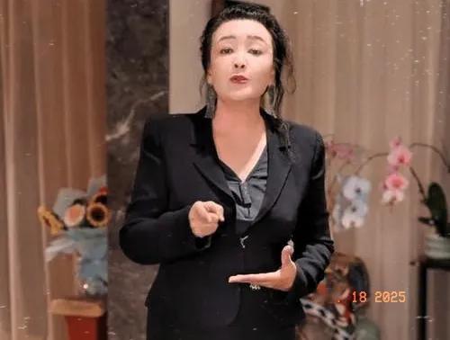汪小菲说和妈性格不合更爱女儿张兰被指孤苦网友喊话别忘恩最近网上有个事，汪小菲