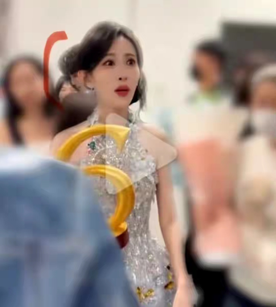 孟子义打码除孟子义本人，包括田栩宁在内的所有其他人都被打上马赛克。团队淡定声明，