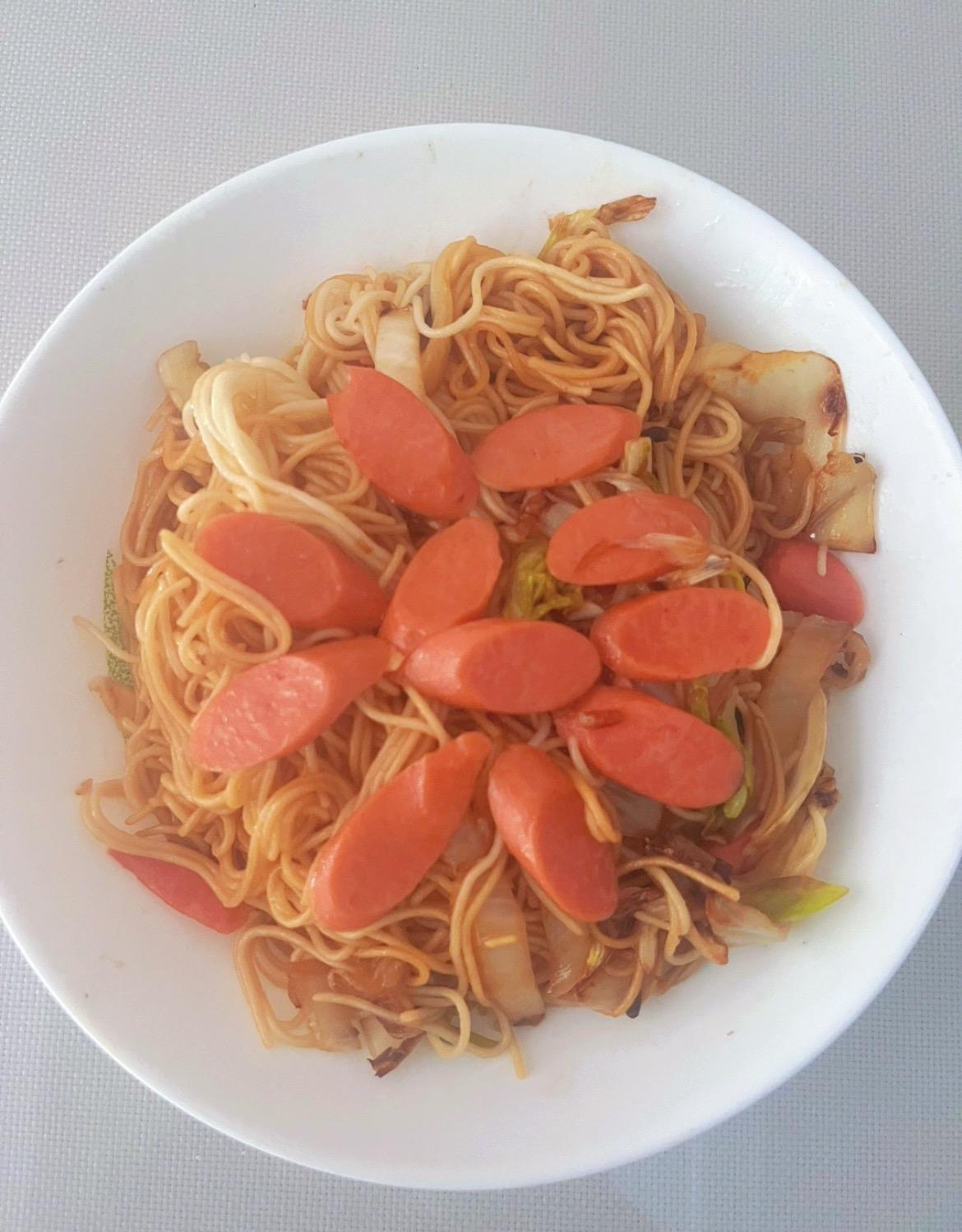 火腿肠葱油炒面，这个只能5分了