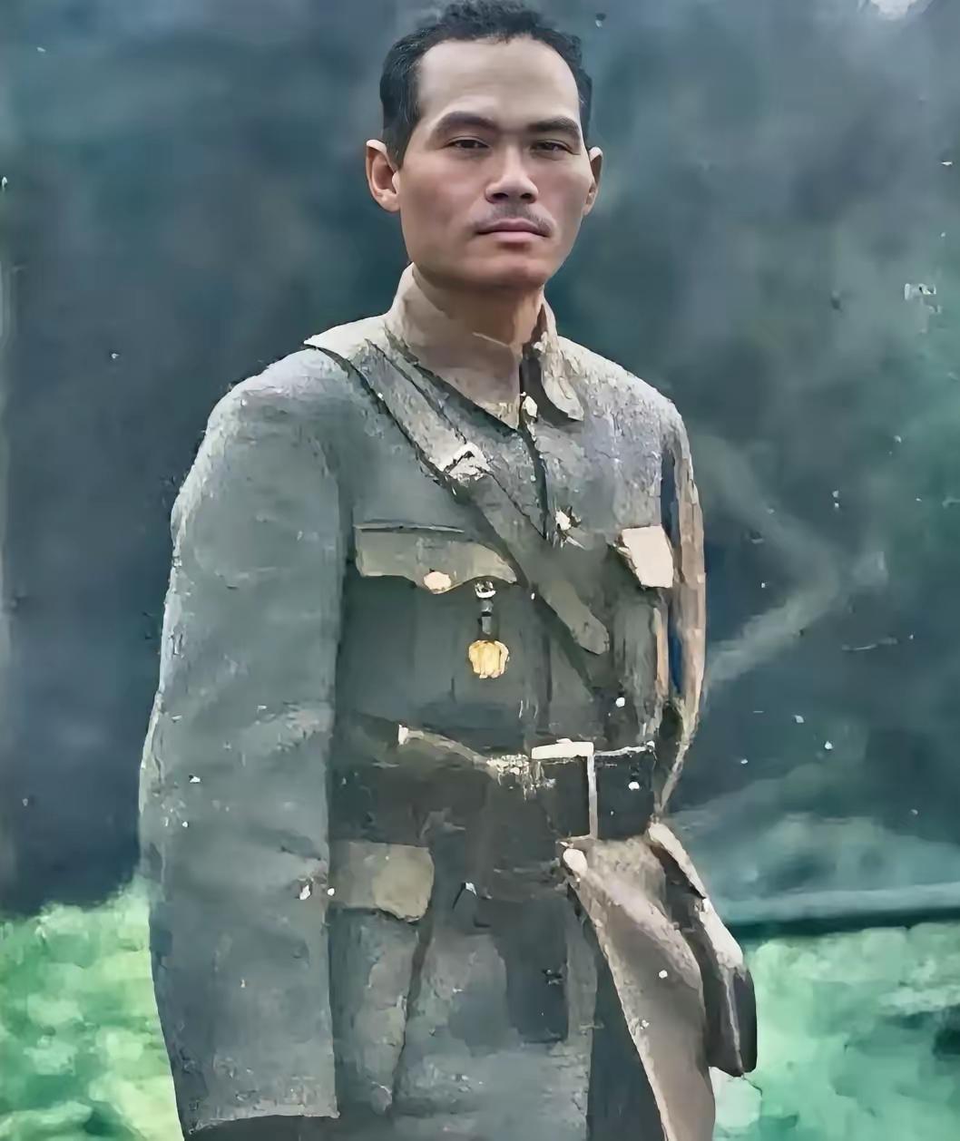 1932年，活捉日军坦克的19路军传奇营长罗坤，在生前留下的珍贵照片。他身穿军装