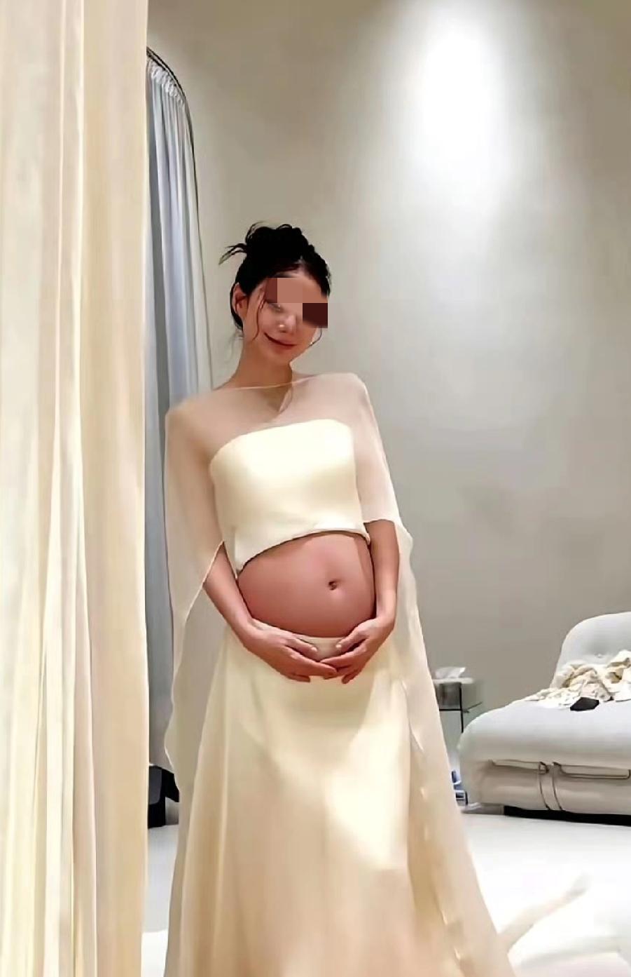 汪小菲的两任老婆，活法真是两个极端。这边，新太太马筱梅挺着孕晚期的大肚子，自己