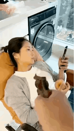 大姐这轻蔑一笑，我以为已经够伤人的！结果她随后说出的话！让大哥无地自容了搞笑大