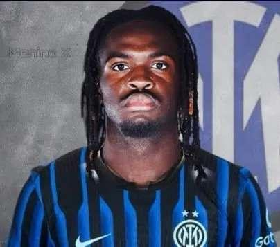 索莱的伤病频了点，但出场是有保证的。自出道以来，索莱踢了5年半一线队，中间休了半