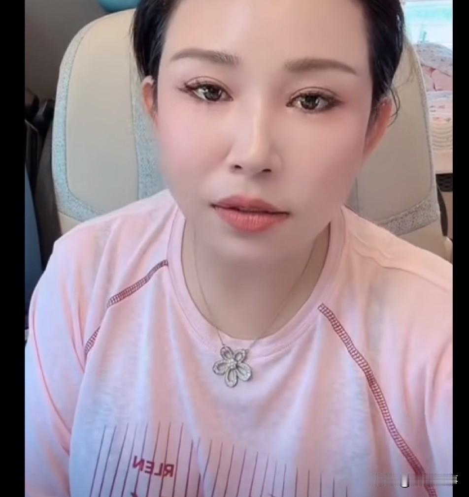二驴姐爆料，平荣姐姐，姐夫在杭州驴爸非常不乐意！生怕平荣把钱