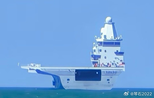 同角度对比是不是“航母”，各位自己判断吧中船探索01都海试好几次了，居然什么测试