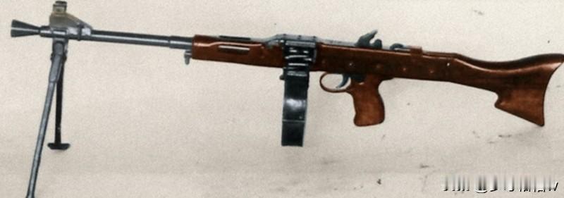 声音的苏德战争爆发以后，苏联军队装备的DP-27机枪不如对方的MG-34和MG-