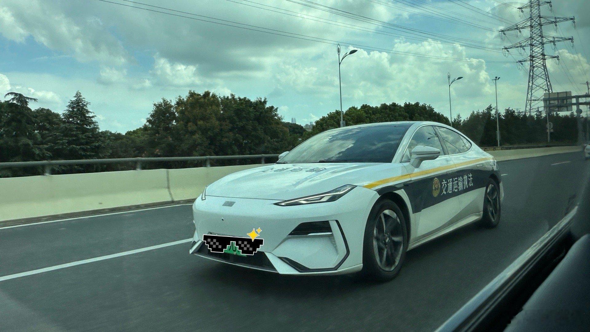 E8的执法车涂装真帅吉利银河e8​​​