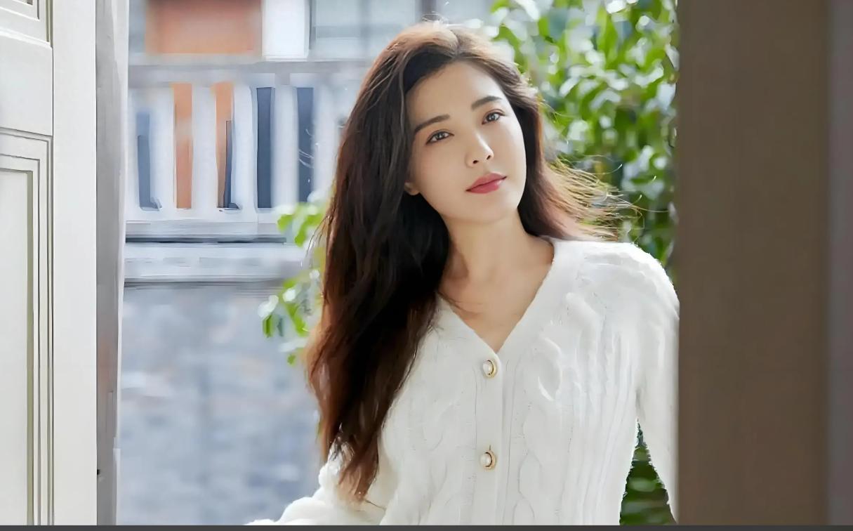 在内娱，不争不抢是没饭吃的！最明显的例子就是曾黎和姜妍演员们之所以又争又抢，