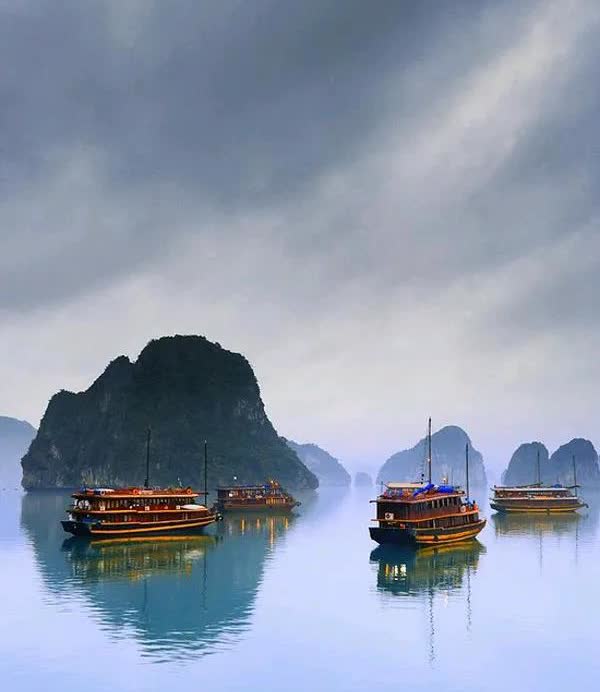 又有一位麻友宣布退出我们麻将圈。这位麻友近几个月来手气一直不好，十打九输，昨天下