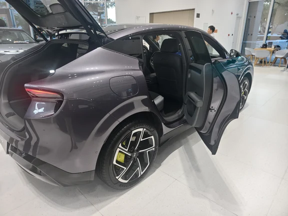 试驾MONAL03｜十几万价位轿跑SUV，体验感