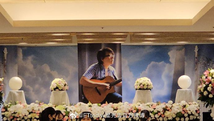 袁惟仁告别式资深音乐人袁惟仁上月2日上午10时于台东辞世，享年59岁，告别式1