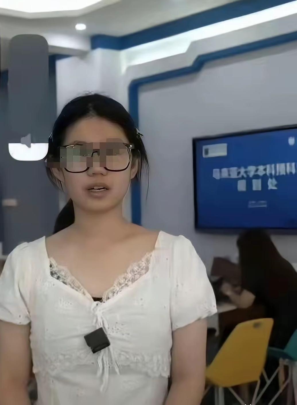 全网封号只是开胃菜，熊女士的留学生噩梦，这才刚刚开始。社交账号现在基本已经