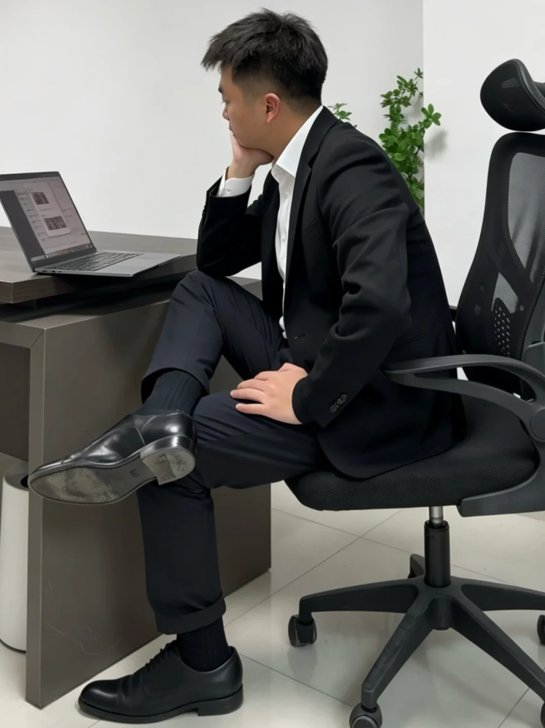 一个爱开车的男人🔒