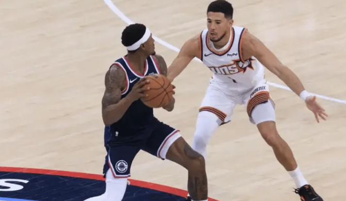 联盟已经批准了快船伤病特例的申请。根据之前的报道，由于布拉德利-比尔因髋部伤势