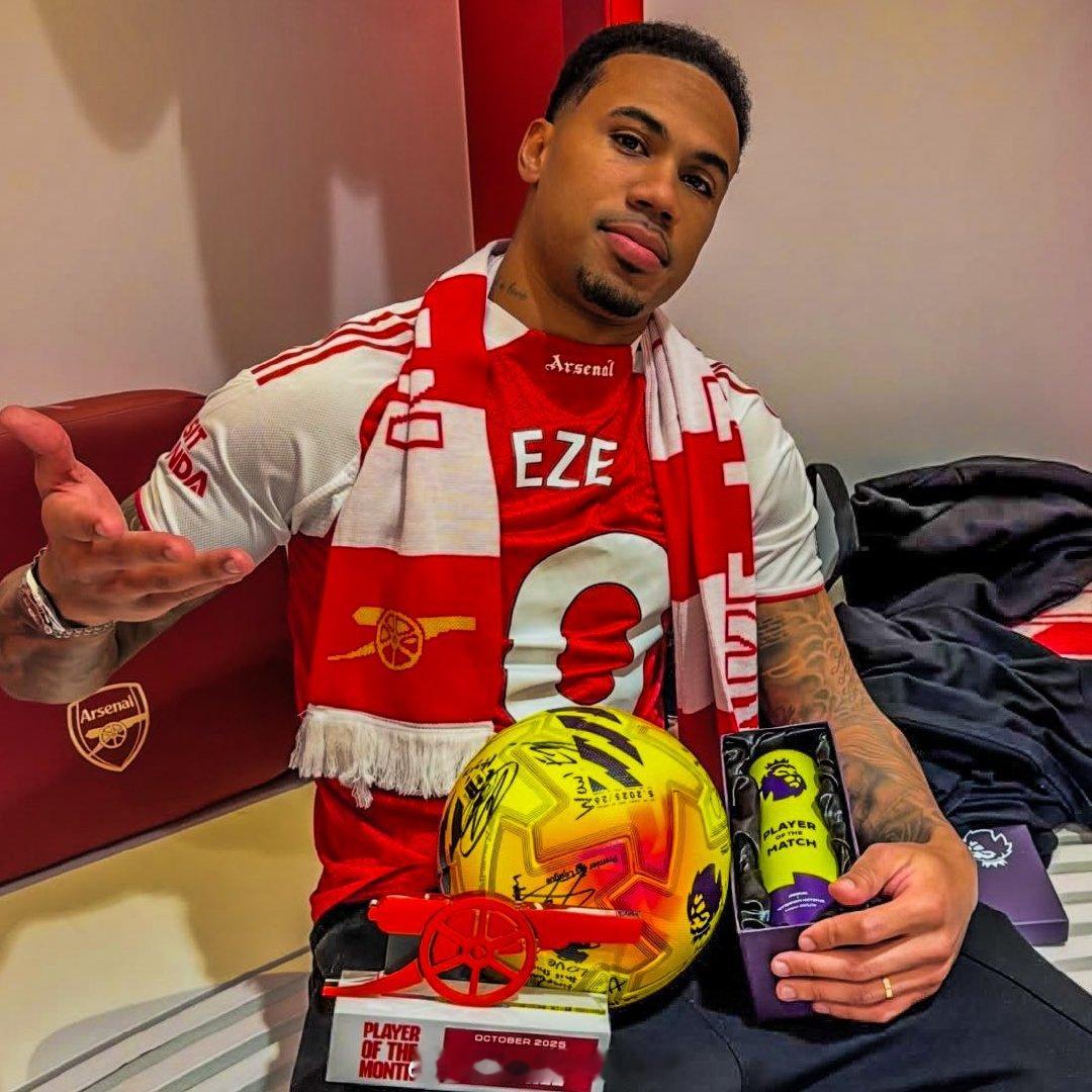 【显摆】因伤缺席北伦敦德比的阿森纳中卫加布里埃尔，赛后穿上了埃泽的球衣，拿着本场