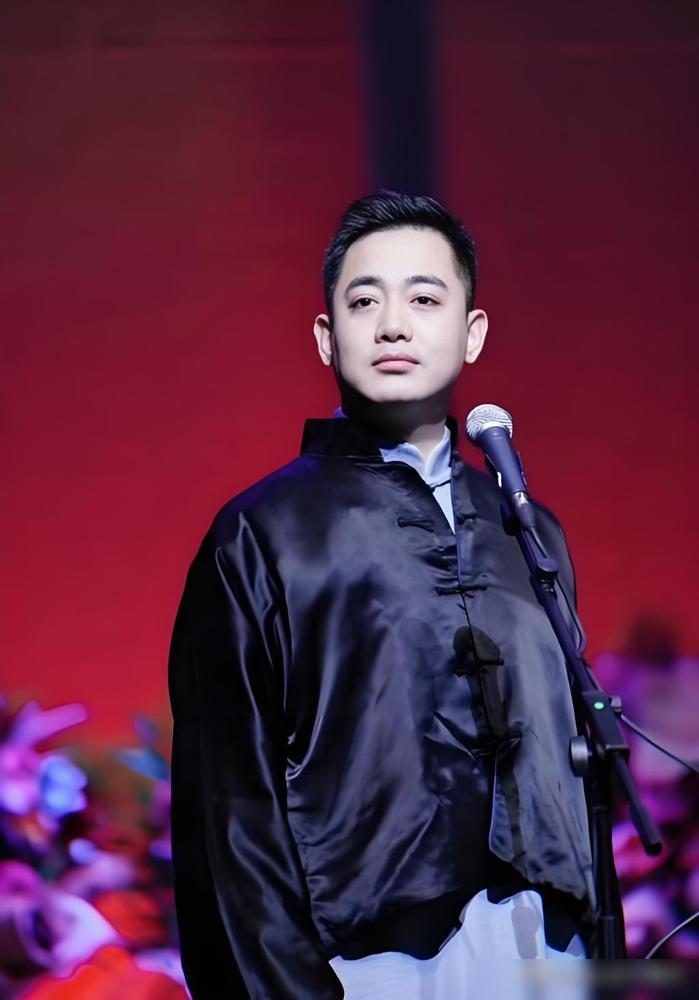 德云社王筱阁疯魔！拿伊朗战乱怼人，被郭德纲直接停演！这小子是薛之谦死忠粉，