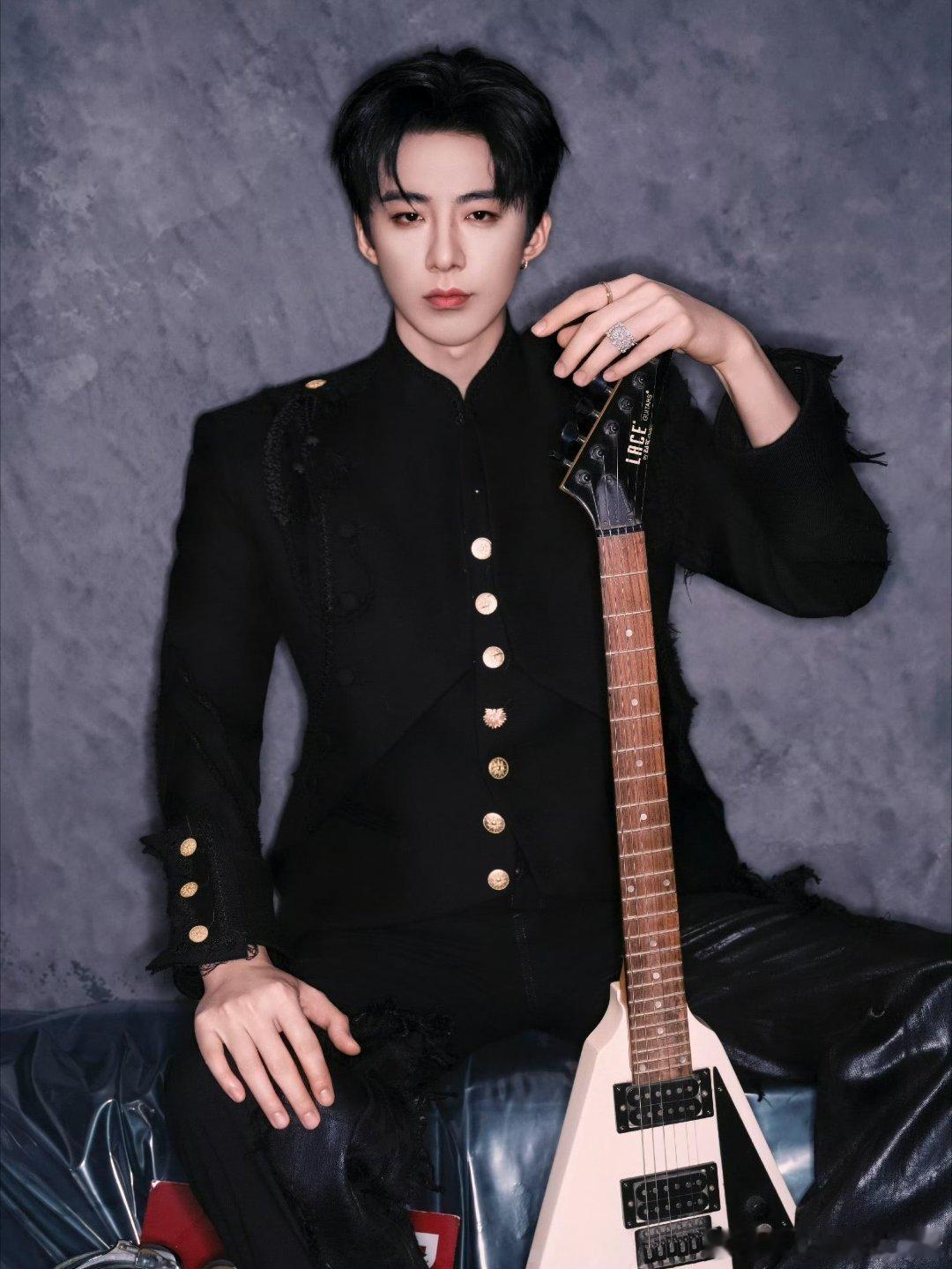 刘宇宁、魏大勋跨年舞台造型出图，都好长的腿啊