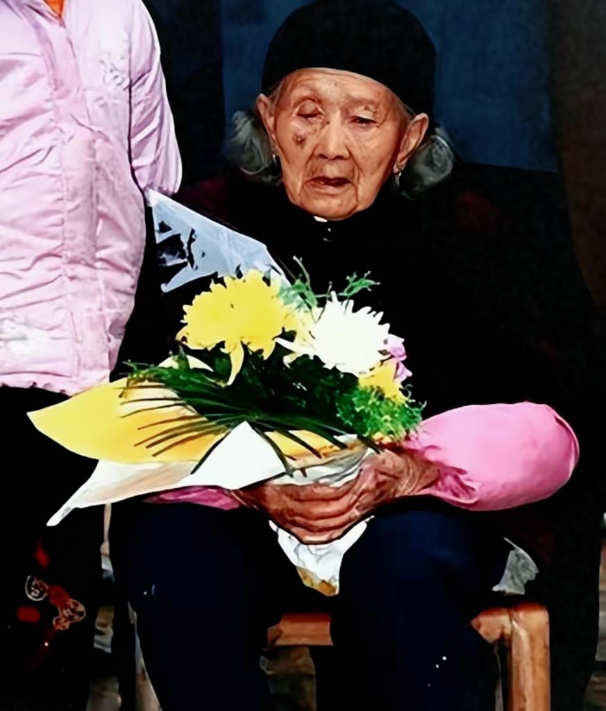 7个儿子去当兵全部"牺牲"，58岁的母亲哭到双目失明，1949年家门口忽然响起一