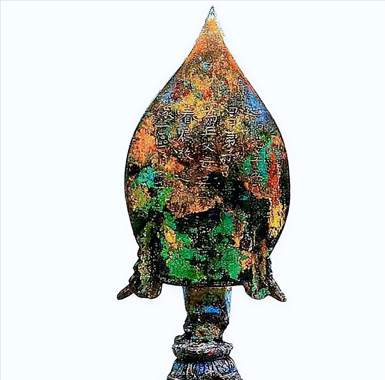 1981年，徐州一收破烂的老头，正在村里转悠，忽然，他看见一农妇家中神龛上，供奉