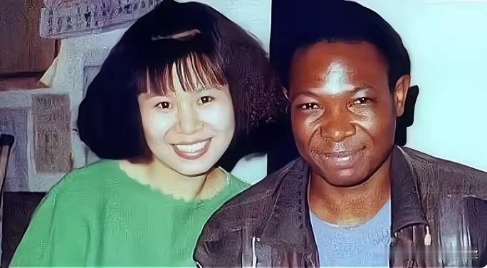 她是清华硕士，不顾父母强烈反对，远嫁非洲乌干达，母亲以死相逼，父亲一夜白头，都没