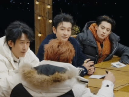 韬也太性情了，在里哭了聊到对朋友的感悟时，黄子韬说20多岁的时候，觉得朋友非常重