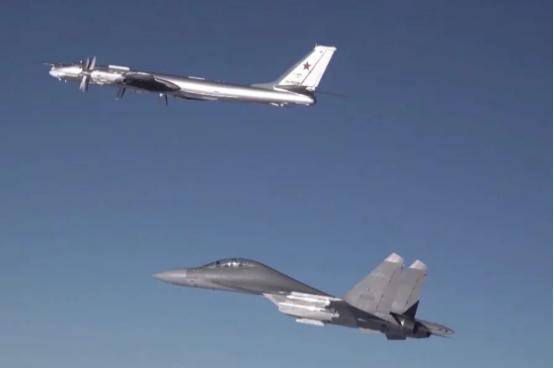 中俄轰炸机出动了！韩联社最近一条消息，让东北亚的空中动态又成了热点。12月9