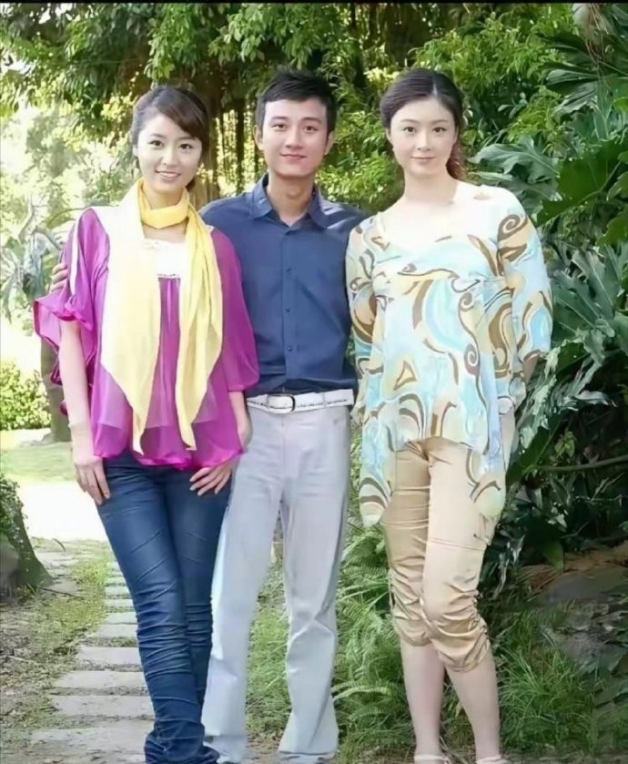 这样一看，林心如真的不怎么漂亮，还没有旁边那个女的漂亮呢？​​​